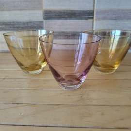 Стопки из цветного стекла - 3 шт, СССР. Картинка 1